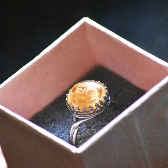 NIB Clear Resin Real Pink Rose Ring - unique adjustable ring - Picture 3 of 10